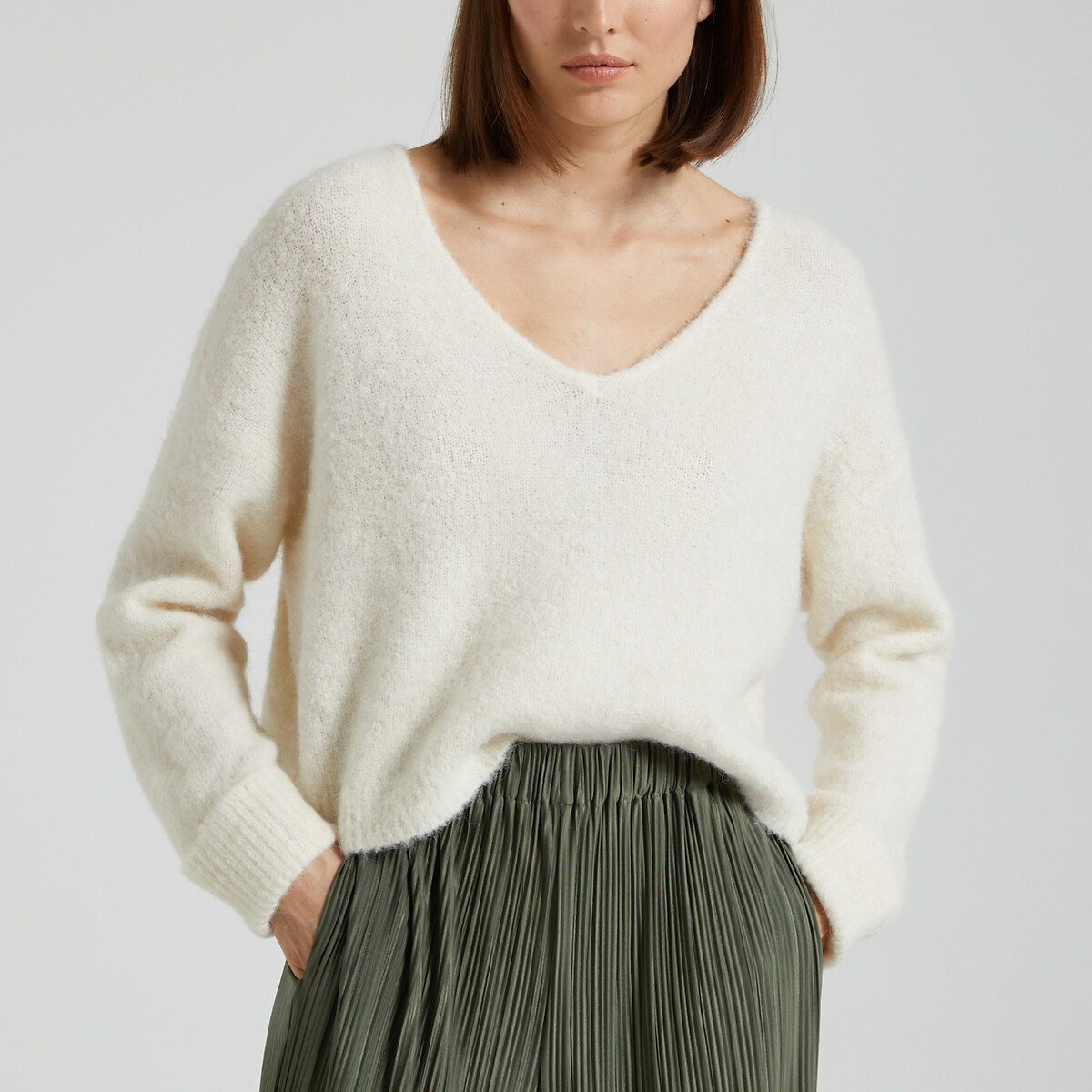 East Fine Knit Jumper with V-Neck